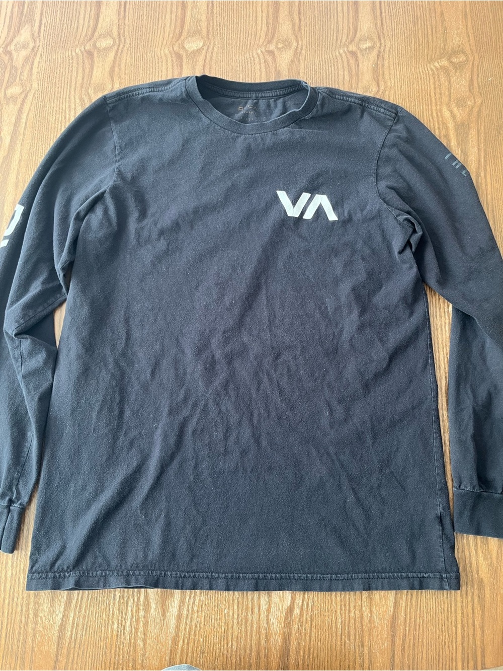 RVCA Long Sleeve Logo Shirt in Black men’s size large